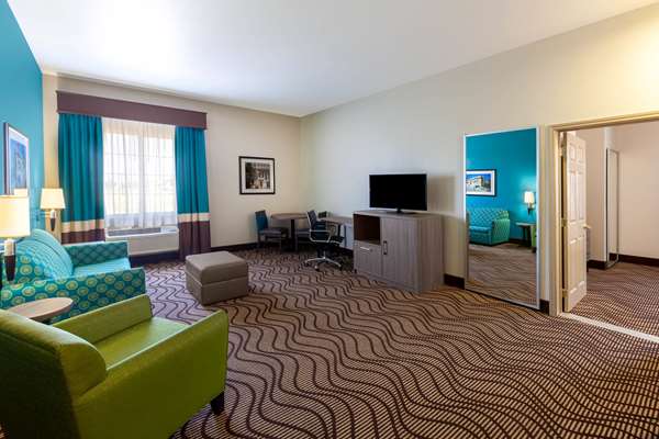 Suite - La Quinta Inn & Suites North Midland
