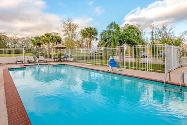 Pool - La Quinta Inn & Suites Houma