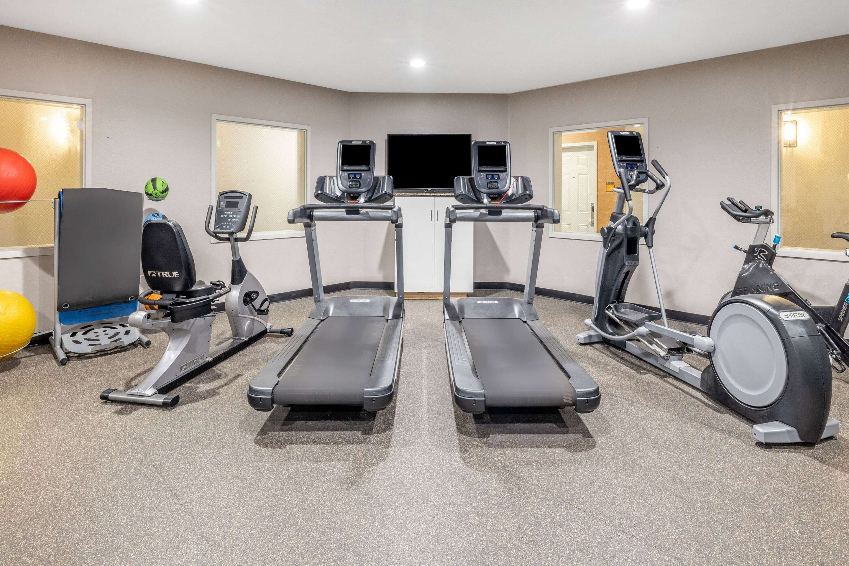 Health club fitness center gym | La Quinta Inn & Suites by Wyndham St. George