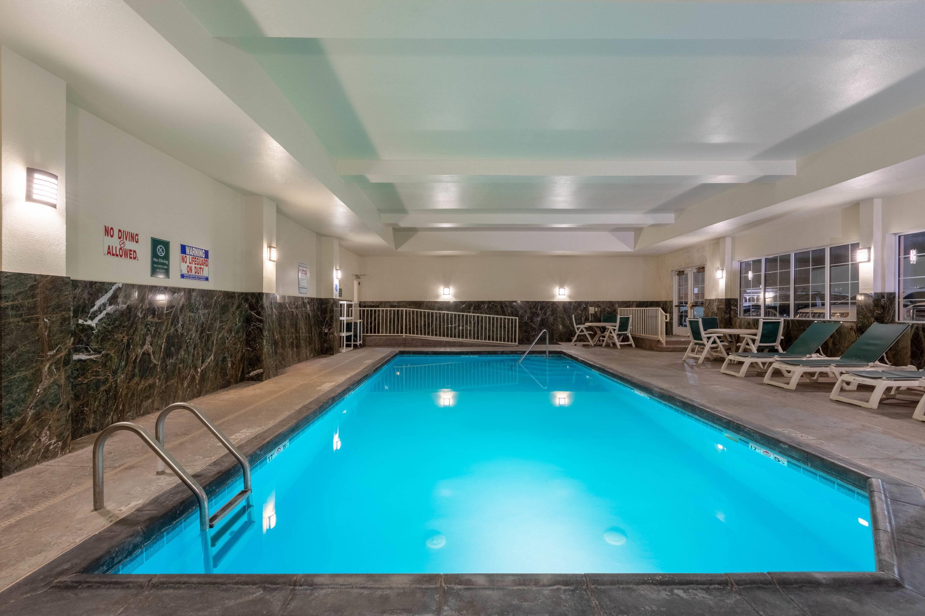 Pool | La Quinta Inn & Suites by Wyndham Dodge City