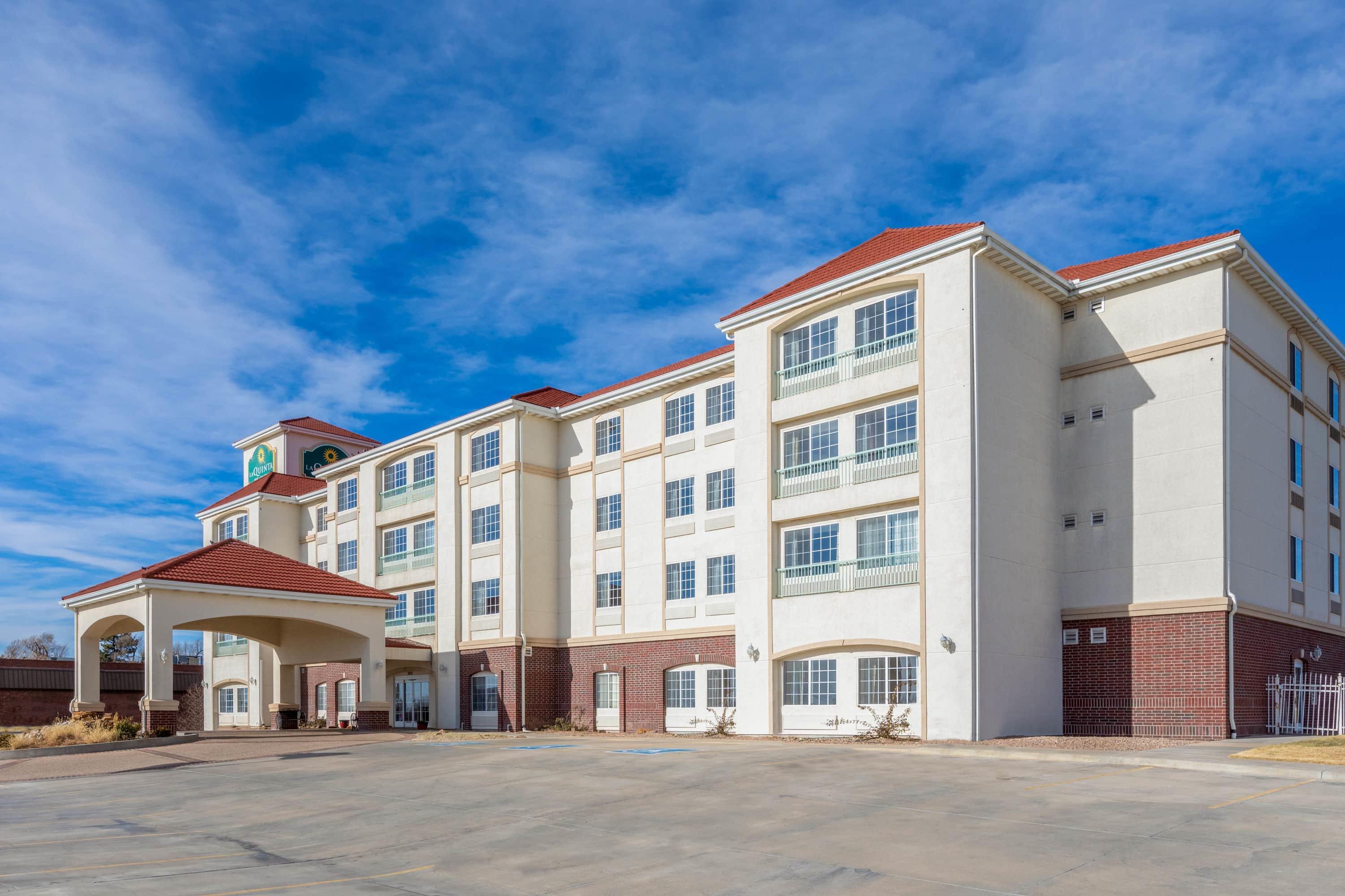 Exterior | La Quinta Inn & Suites by Wyndham Dodge City