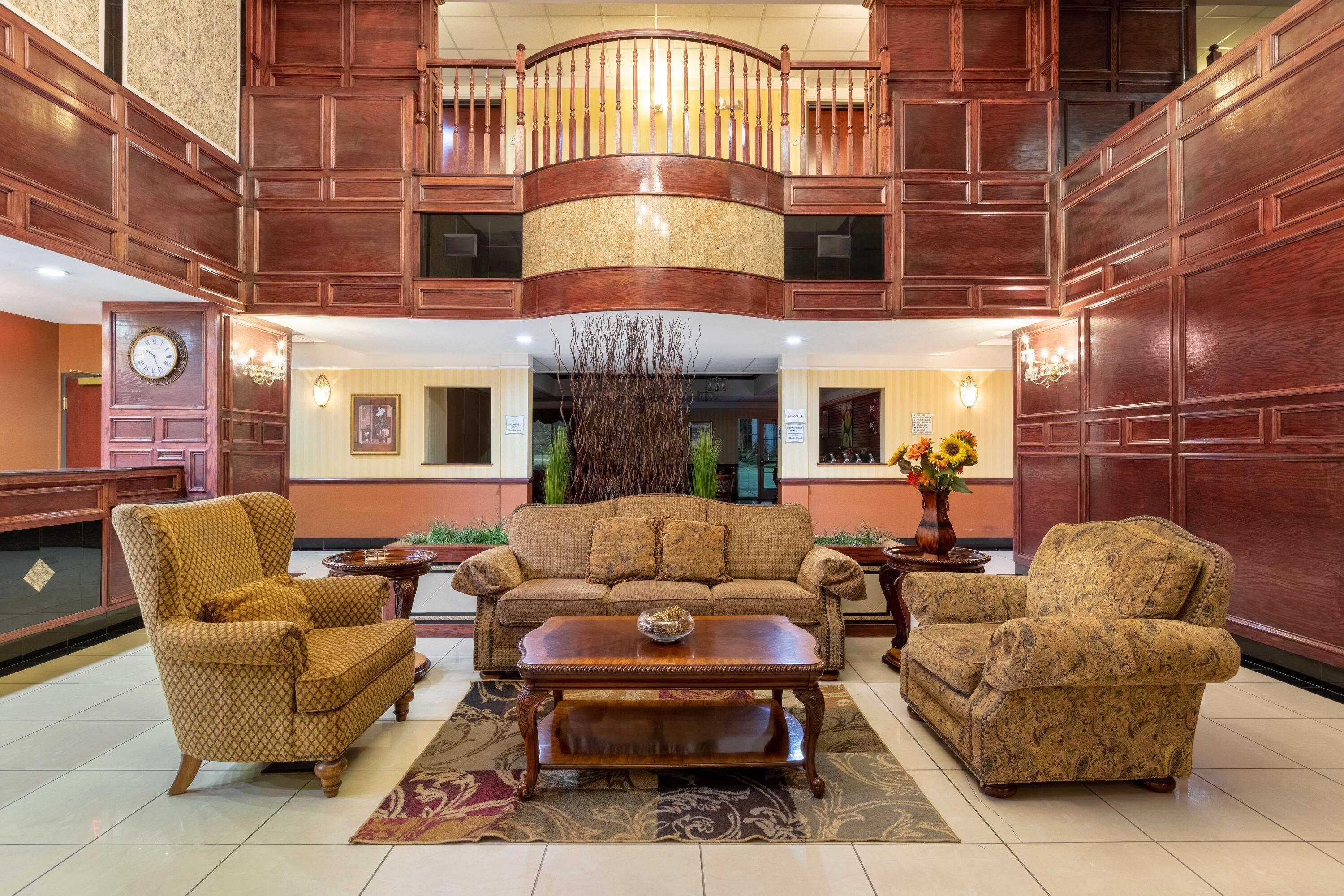 Lobby | La Quinta Inn & Suites by Wyndham Dodge City