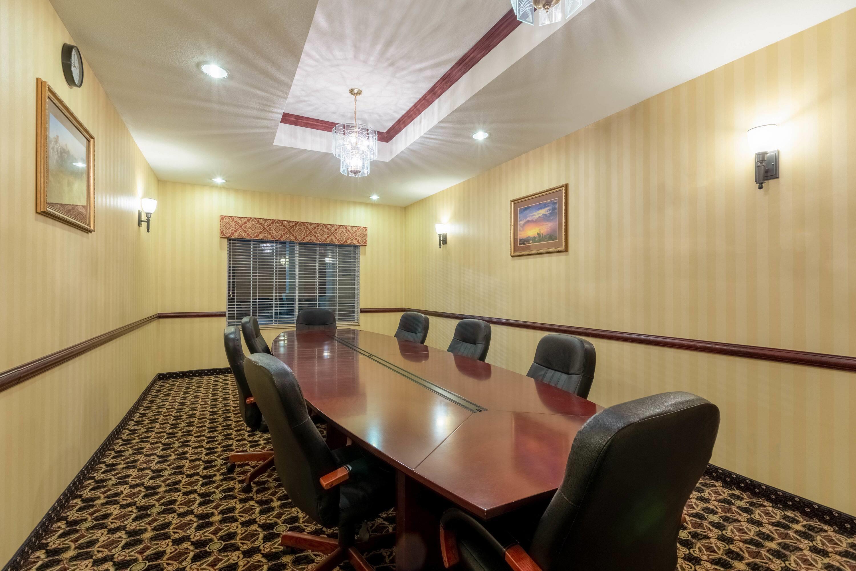 Meeting Room | La Quinta Inn & Suites by Wyndham Dodge City