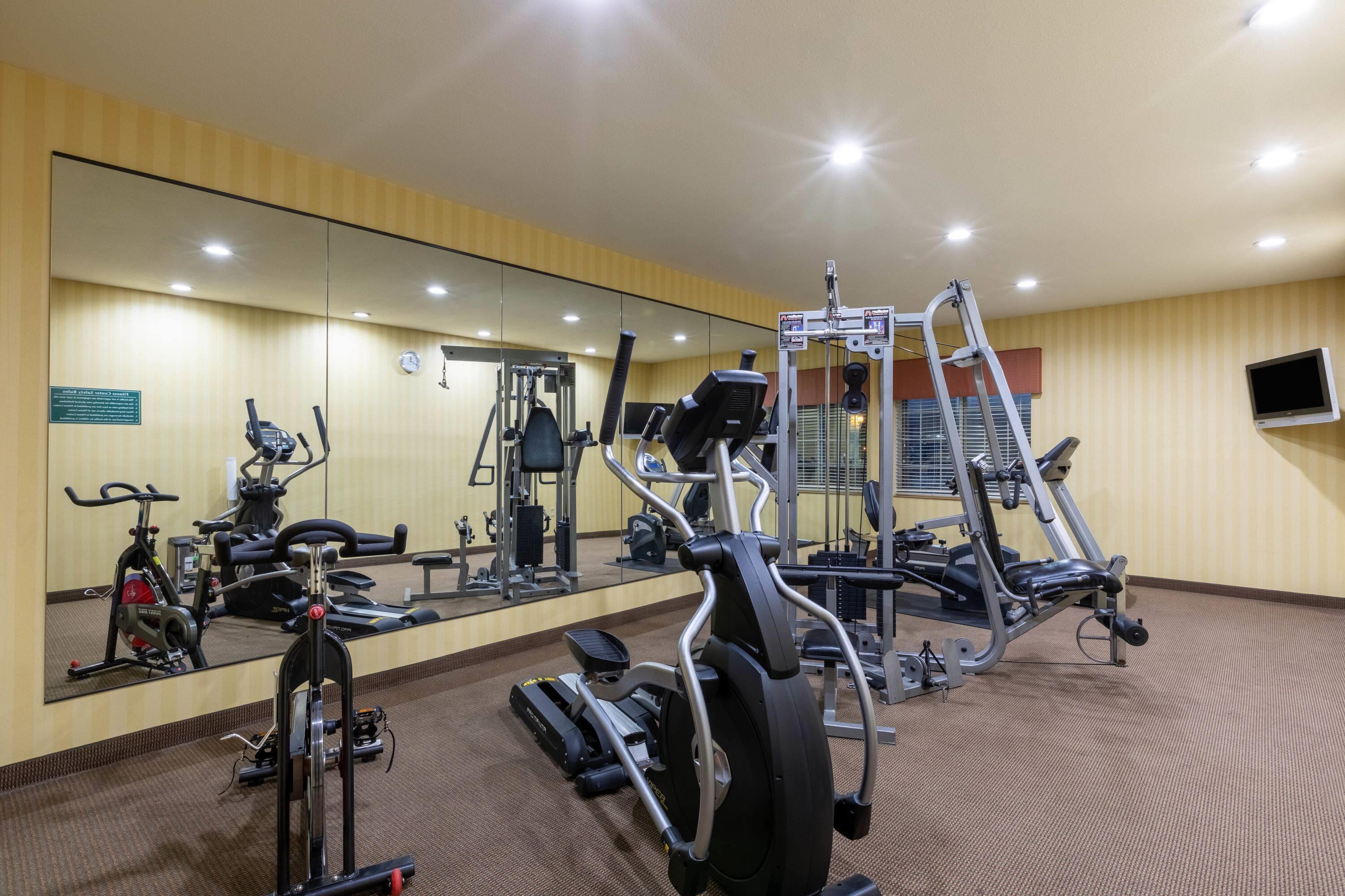 Health club fitness center gym | La Quinta Inn & Suites by Wyndham Dodge City