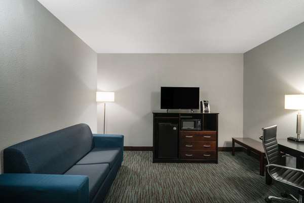 Suite - La Quinta Inn East Strawberry Plains Knoxville - I-40, Exit 398