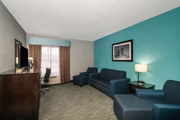 Suite - La Quinta Inn East Strawberry Plains Knoxville - I-40, Exit 398