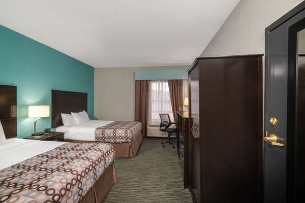 Suite - La Quinta Inn East Strawberry Plains Knoxville - I-40, Exit 398