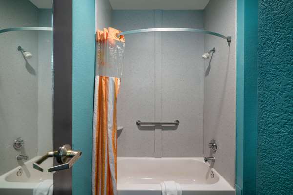  - La Quinta Inn East Strawberry Plains Knoxville - I-40, Exit 398