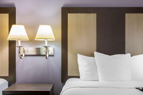  - La Quinta Inn & Suites Fultondale - I-65, Exit 267