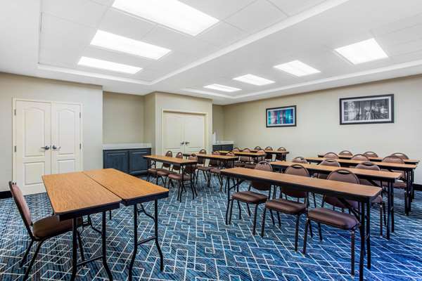  - La Quinta Inn & Suites Fultondale - I-65, Exit 267