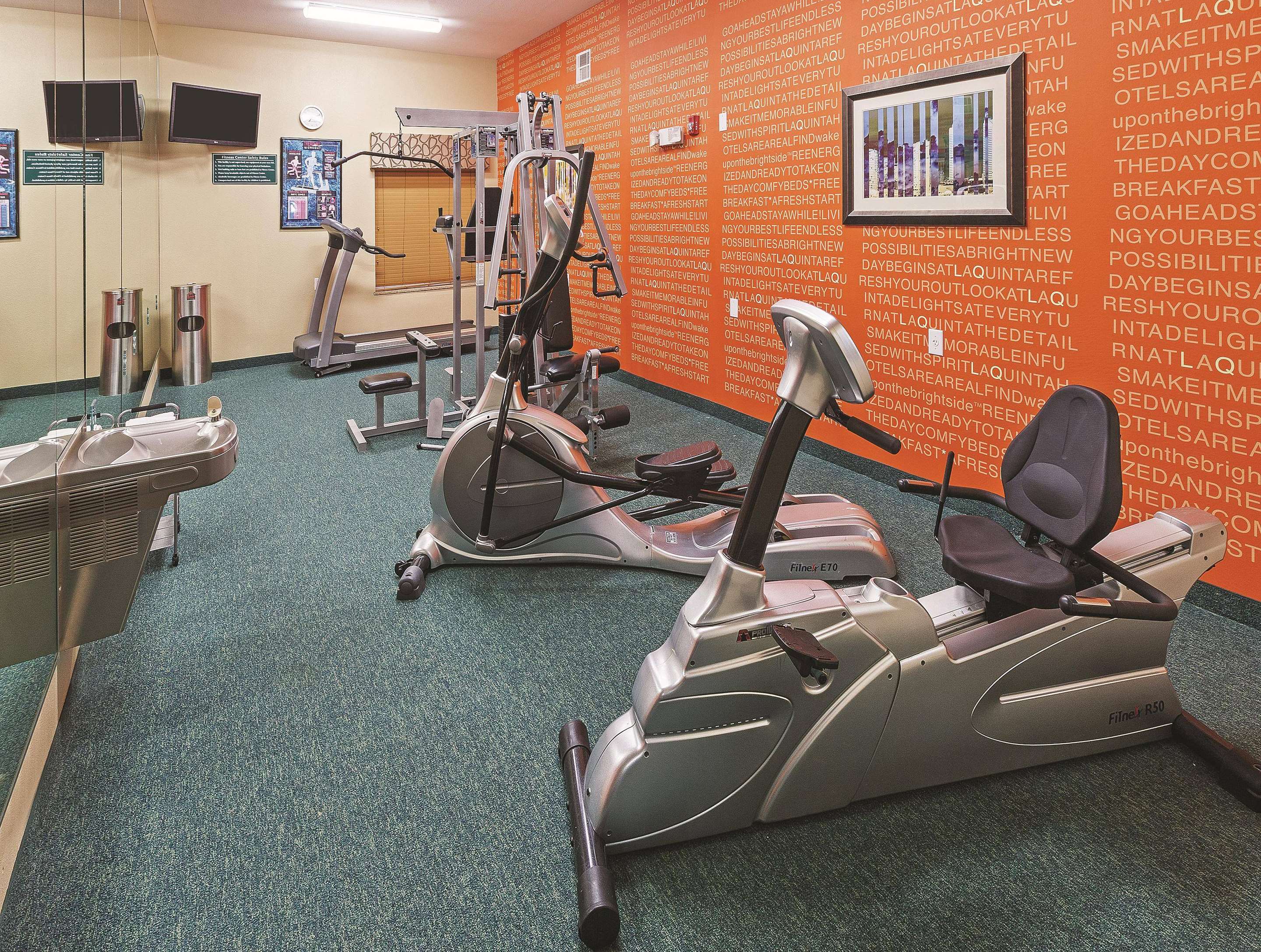 Health club fitness center gym | La Quinta Inn & Suites by Wyndham Houston Hobby Airport