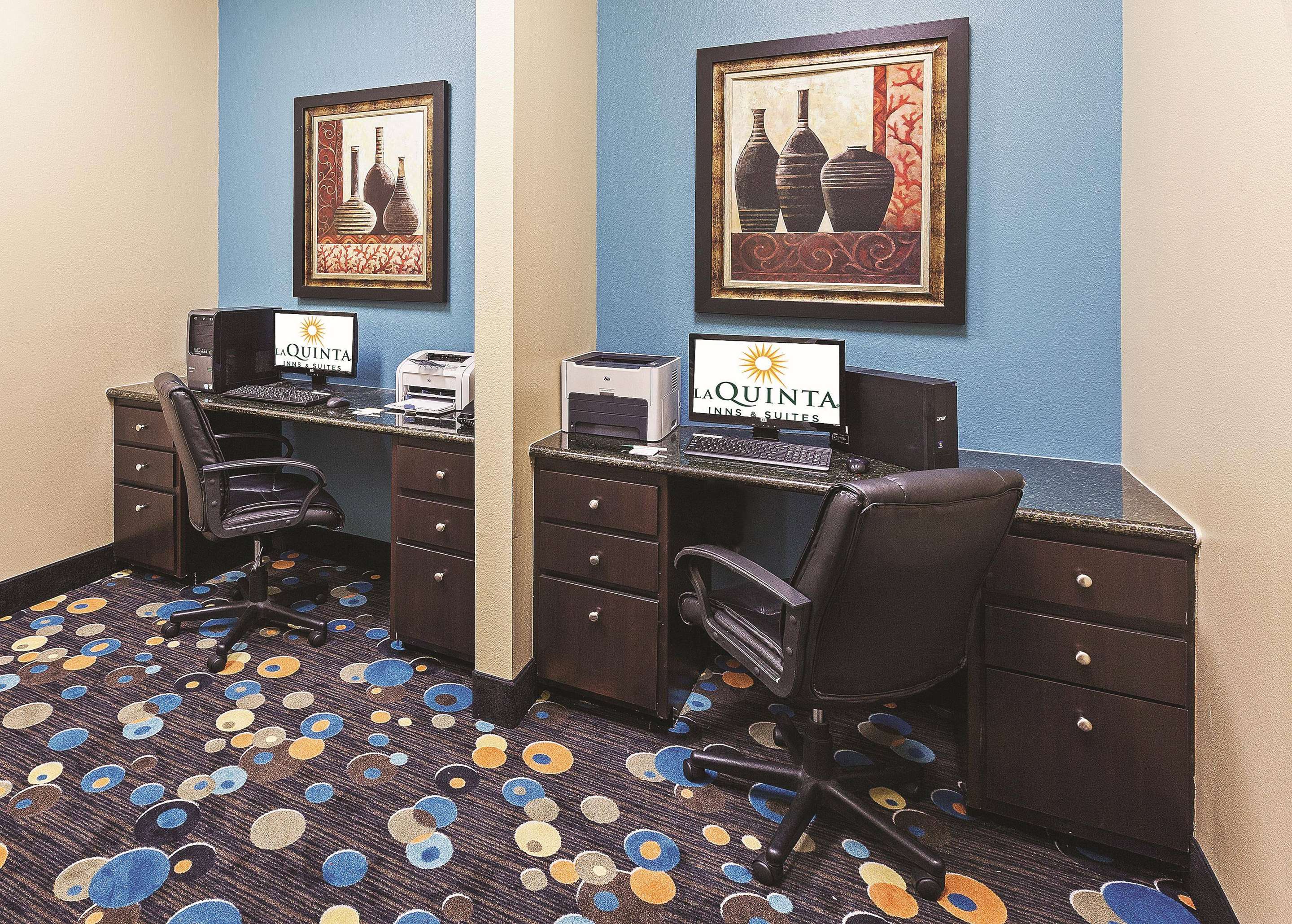 Business Center | La Quinta Inn & Suites by Wyndham Houston Hobby Airport