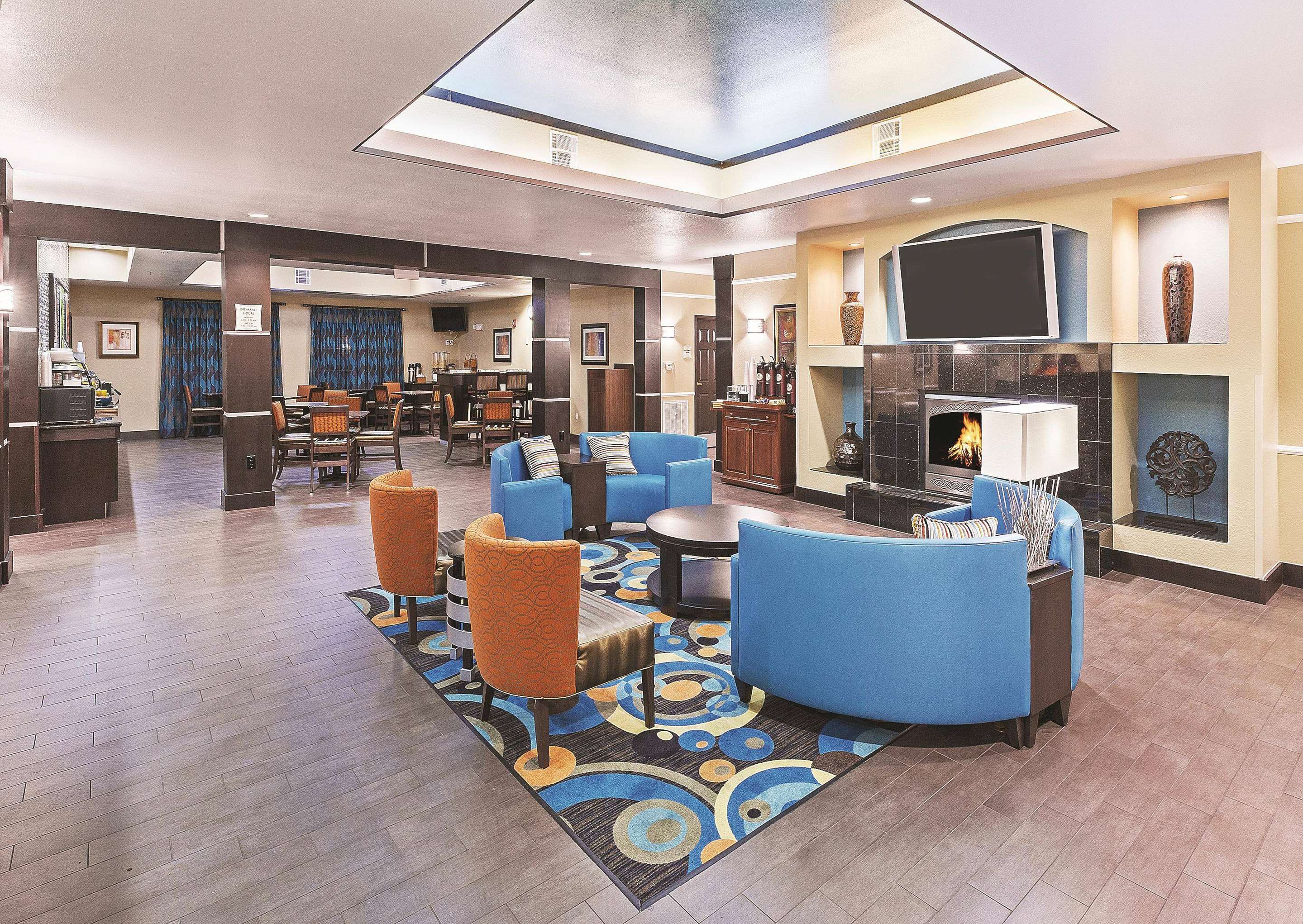 Lobby | La Quinta Inn & Suites by Wyndham Houston Hobby Airport