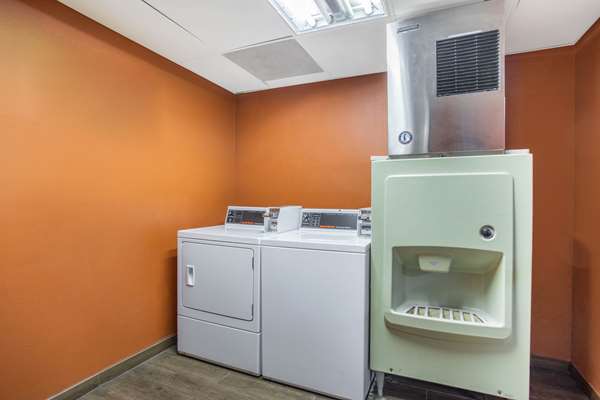 Amenities - La Quinta Inn & Suites Decatur