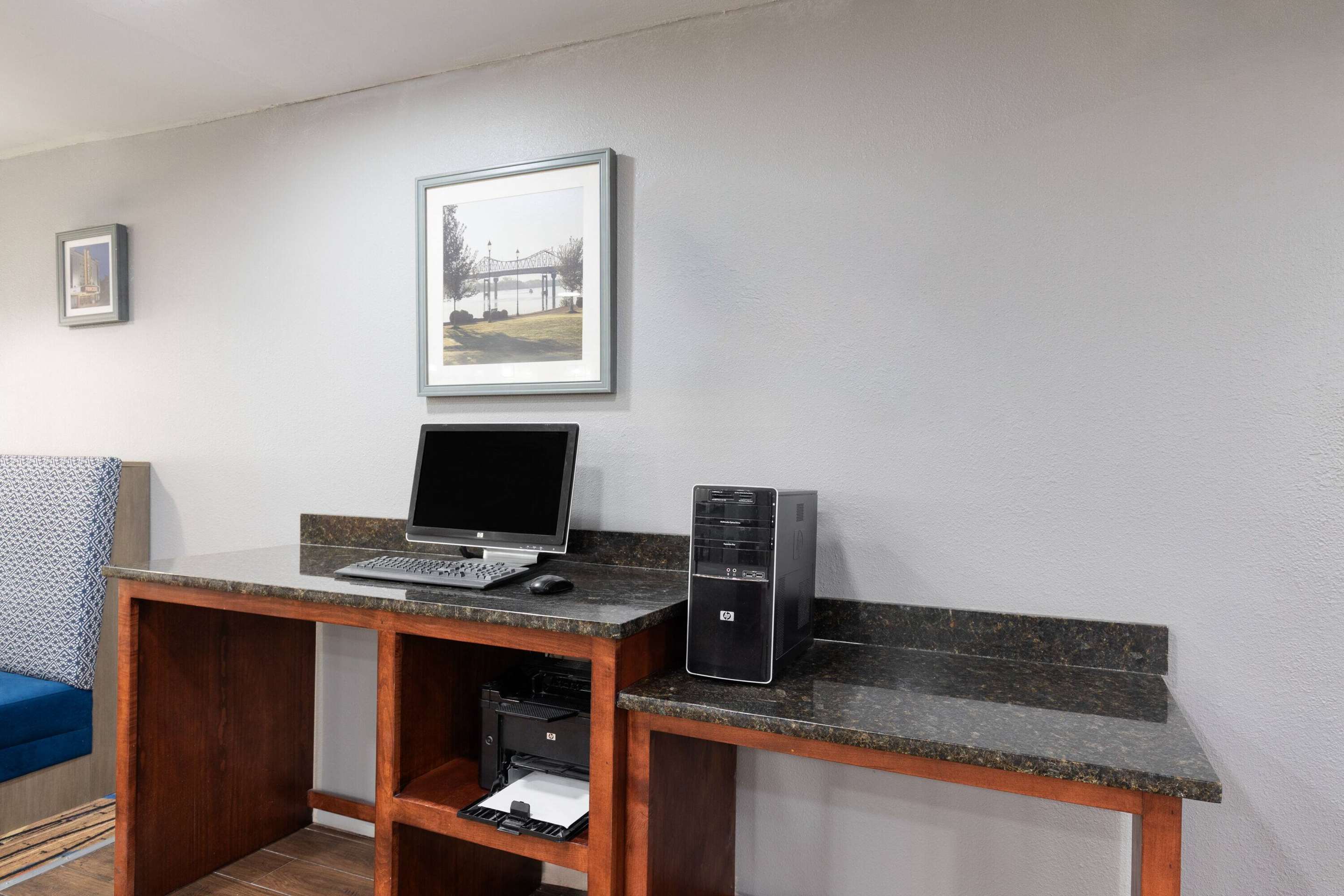 Business Center | La Quinta Inn by Wyndham Decatur