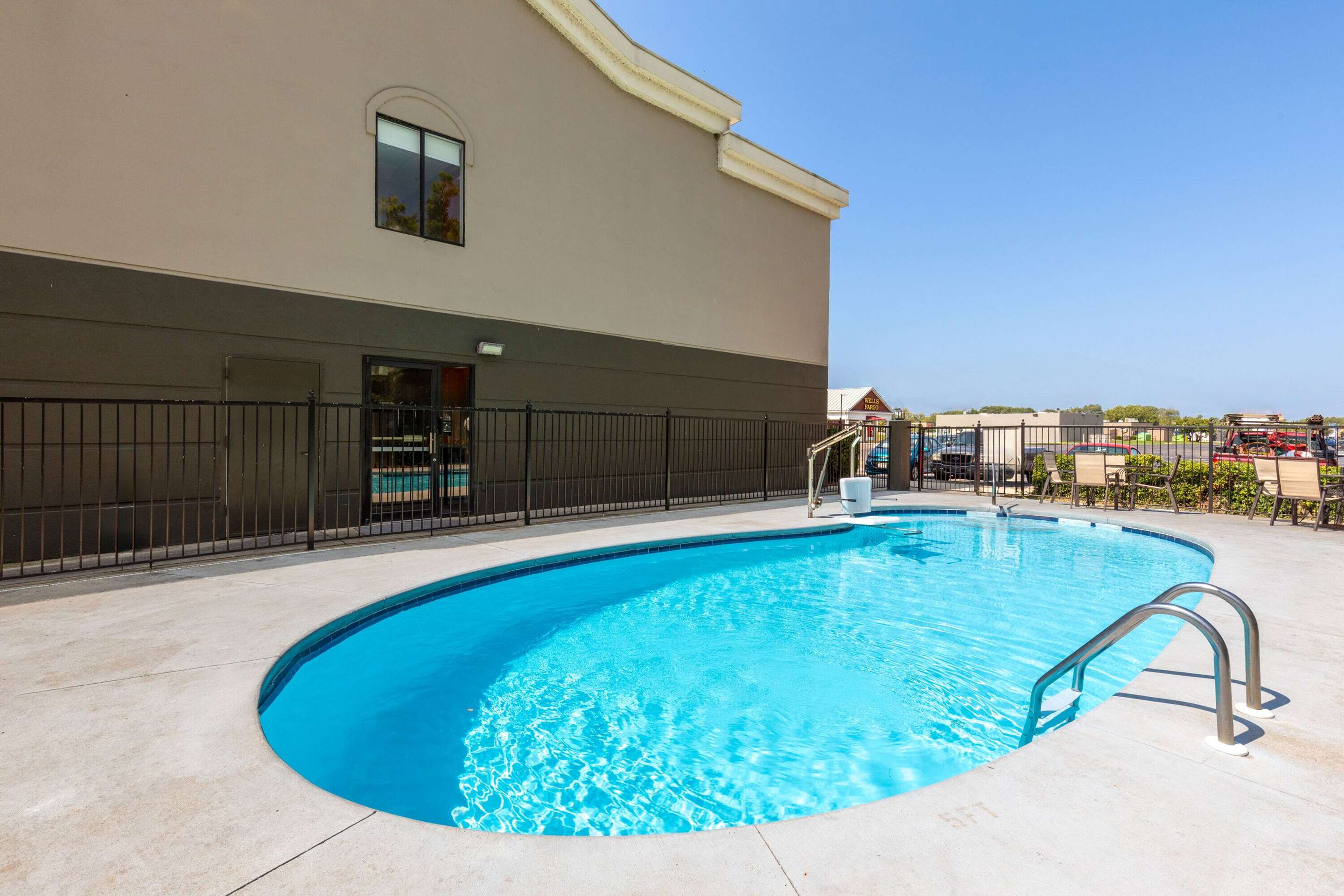 Pool - indoor | La Quinta Inn by Wyndham Decatur