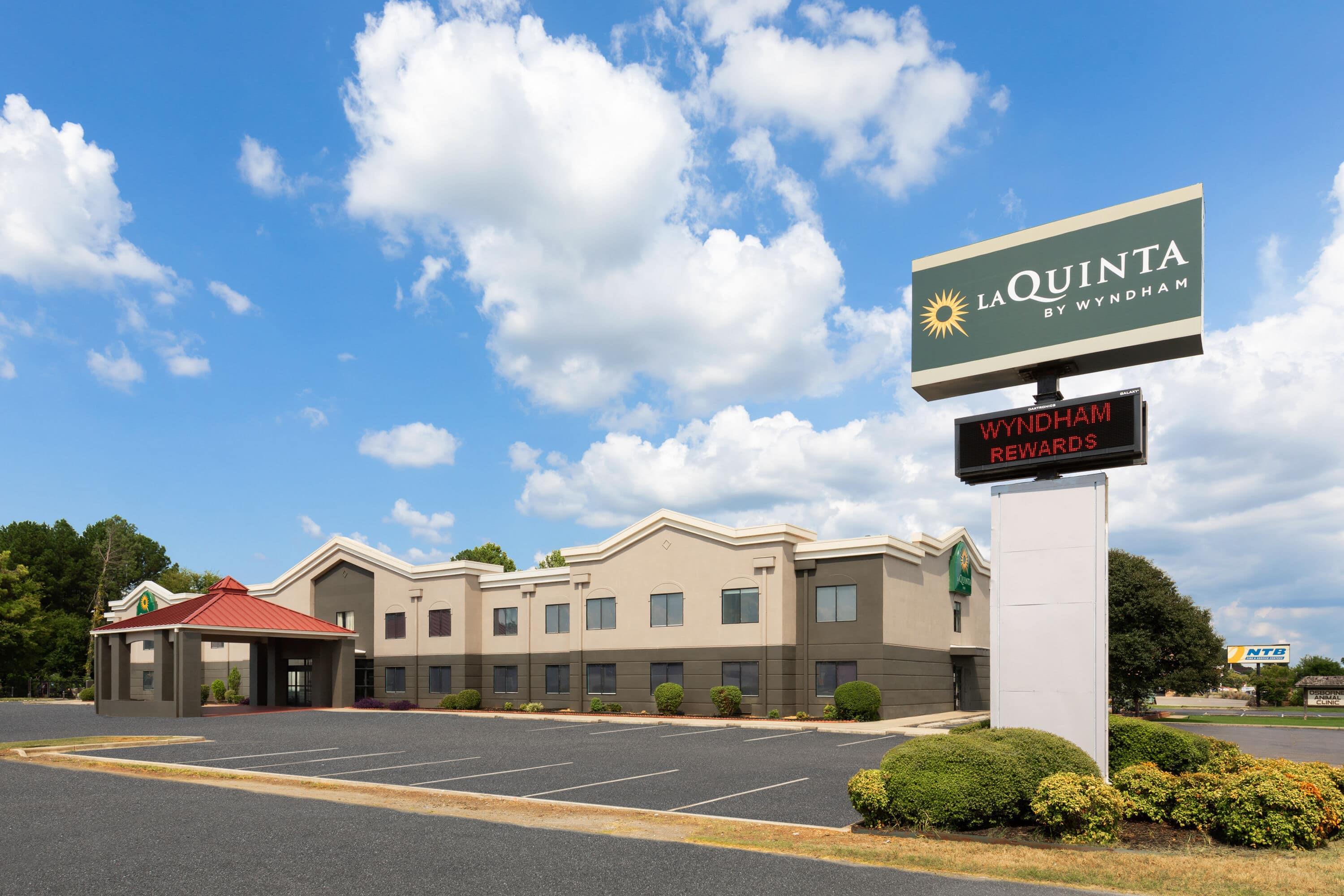 Exterior | La Quinta Inn by Wyndham Decatur