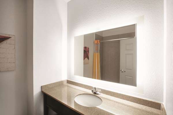  - La Quinta Inn Mansfield