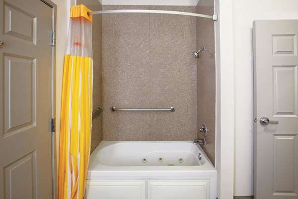 Suite - La Quinta Inn Mansfield