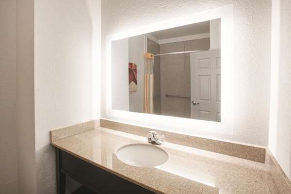  - La Quinta Inn Mansfield