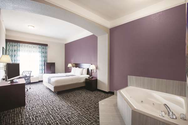  - La Quinta Inn Mansfield