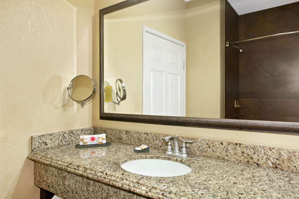  - La Quinta Inn & Suites Marble Falls