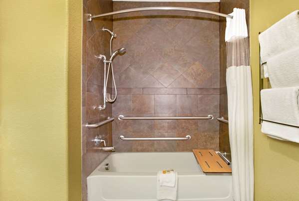  - La Quinta Inn & Suites Marble Falls