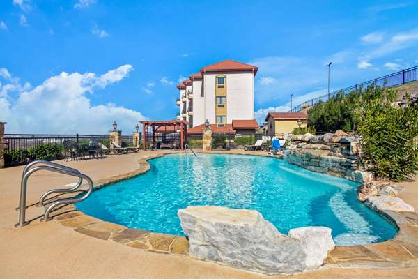 Pool - La Quinta Inn & Suites Marble Falls