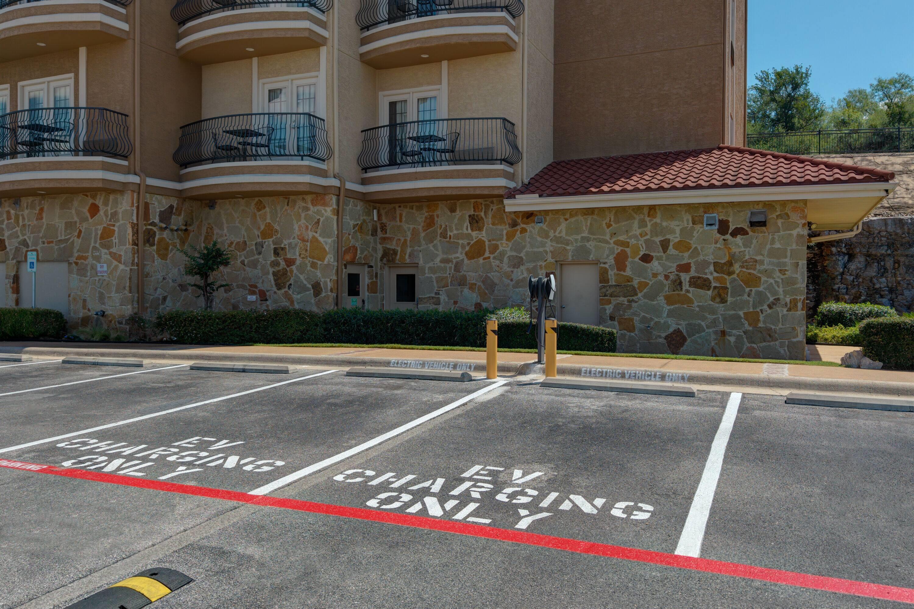 Undefined | La Quinta Inn & Suites by Wyndham Marble Falls