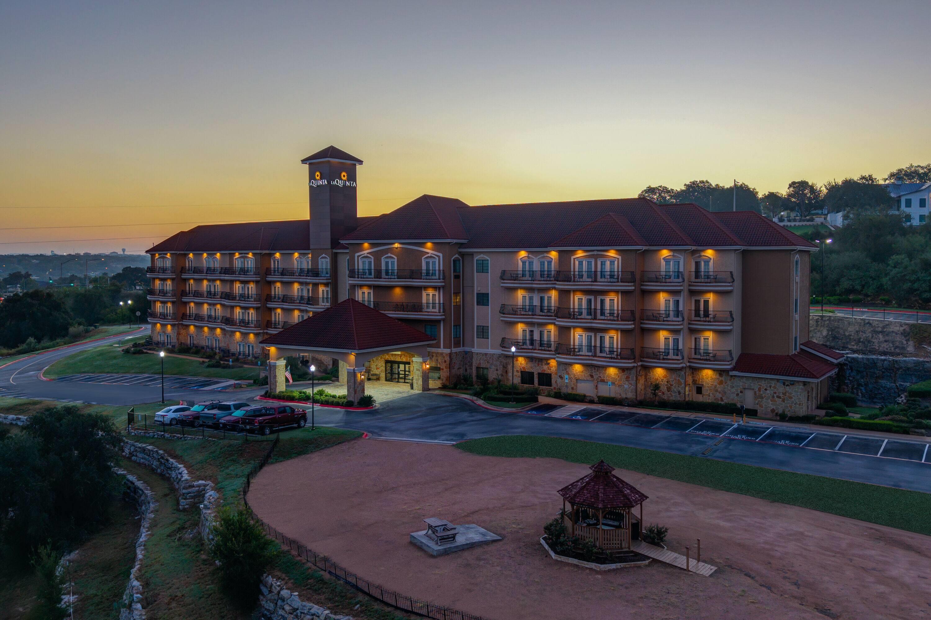 Exterior | La Quinta Inn & Suites by Wyndham Marble Falls