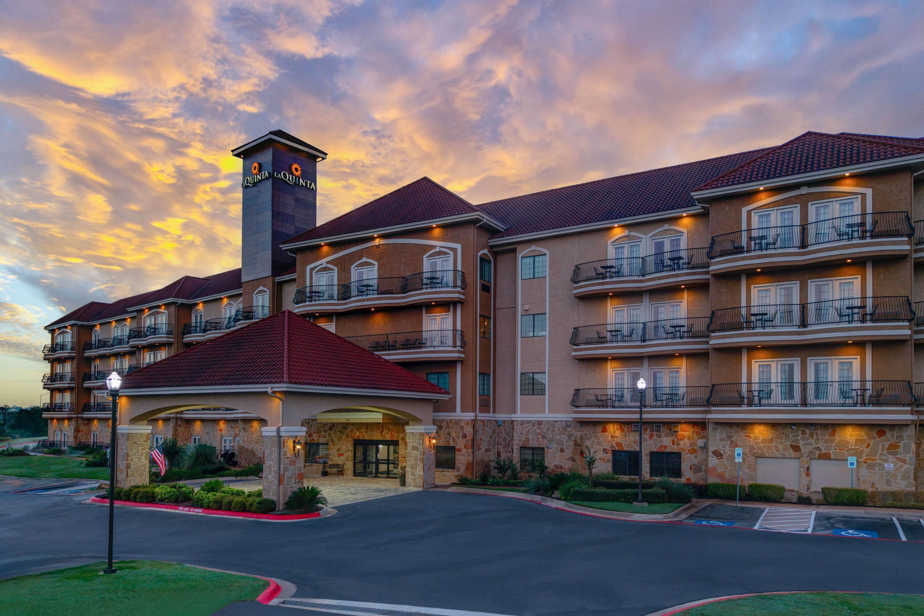 Exterior | La Quinta Inn & Suites by Wyndham Marble Falls