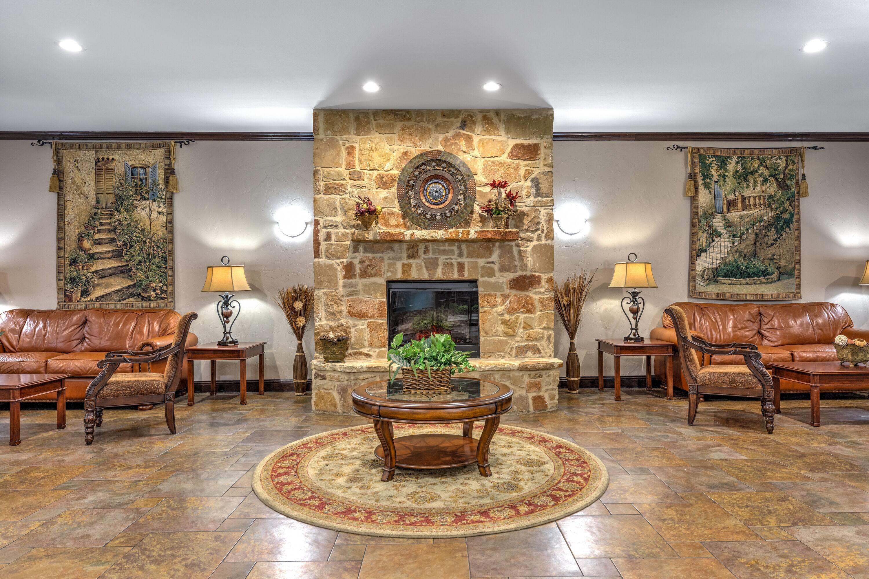 Lobby | La Quinta Inn & Suites by Wyndham Marble Falls