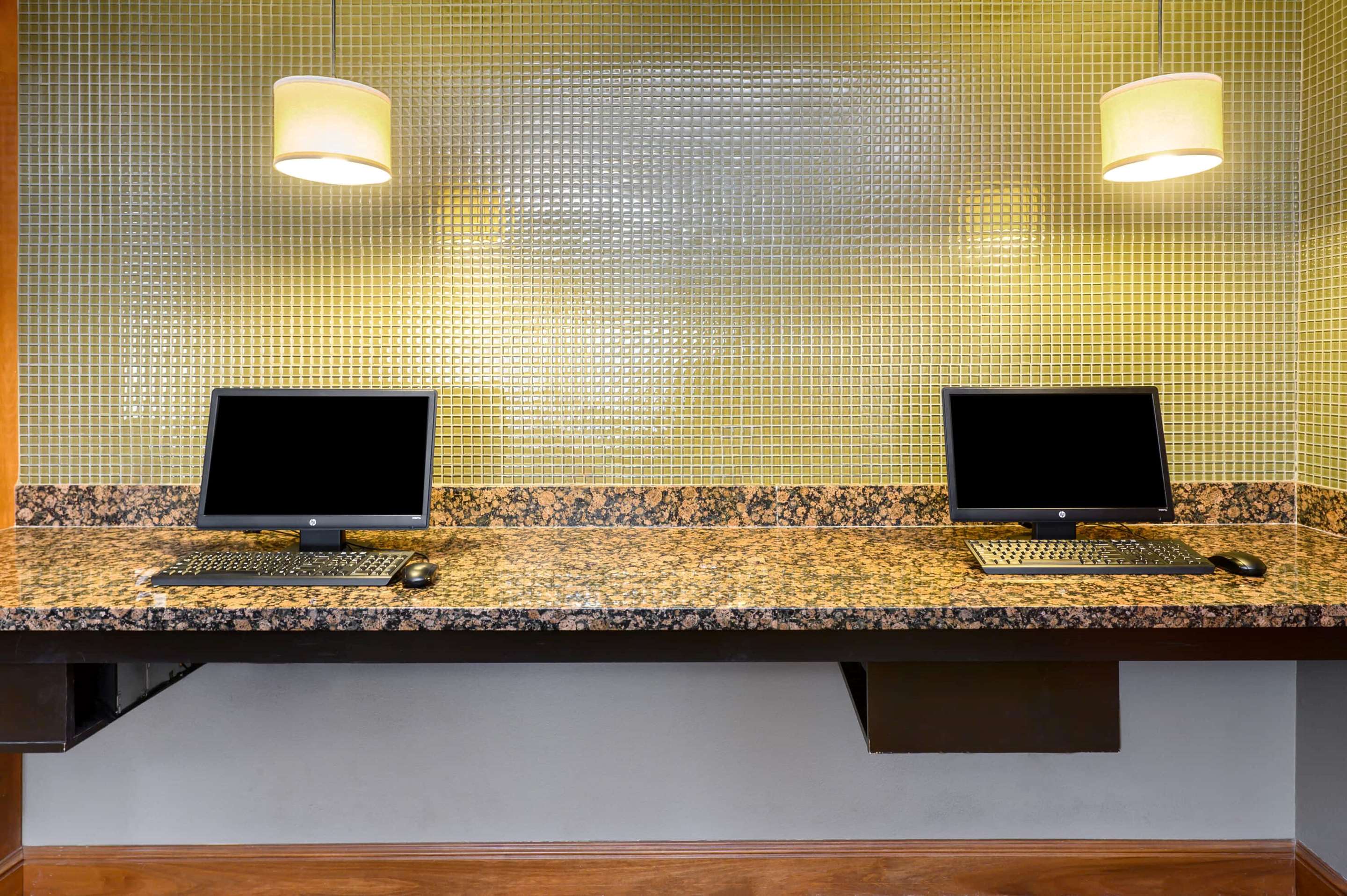Business Center | La Quinta Inn & Suites by Wyndham Longview North