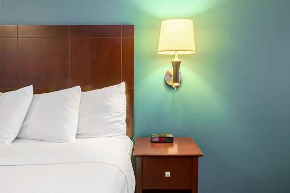  - La Quinta Inn & Suites North Longview