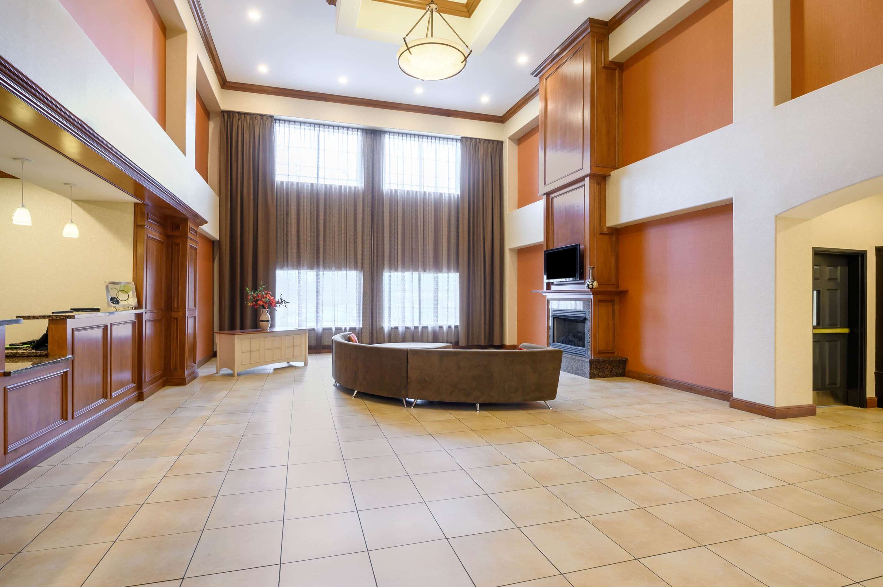 Lobby | La Quinta Inn & Suites by Wyndham Longview North