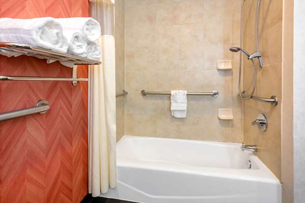  - La Quinta Inn & Suites North Longview