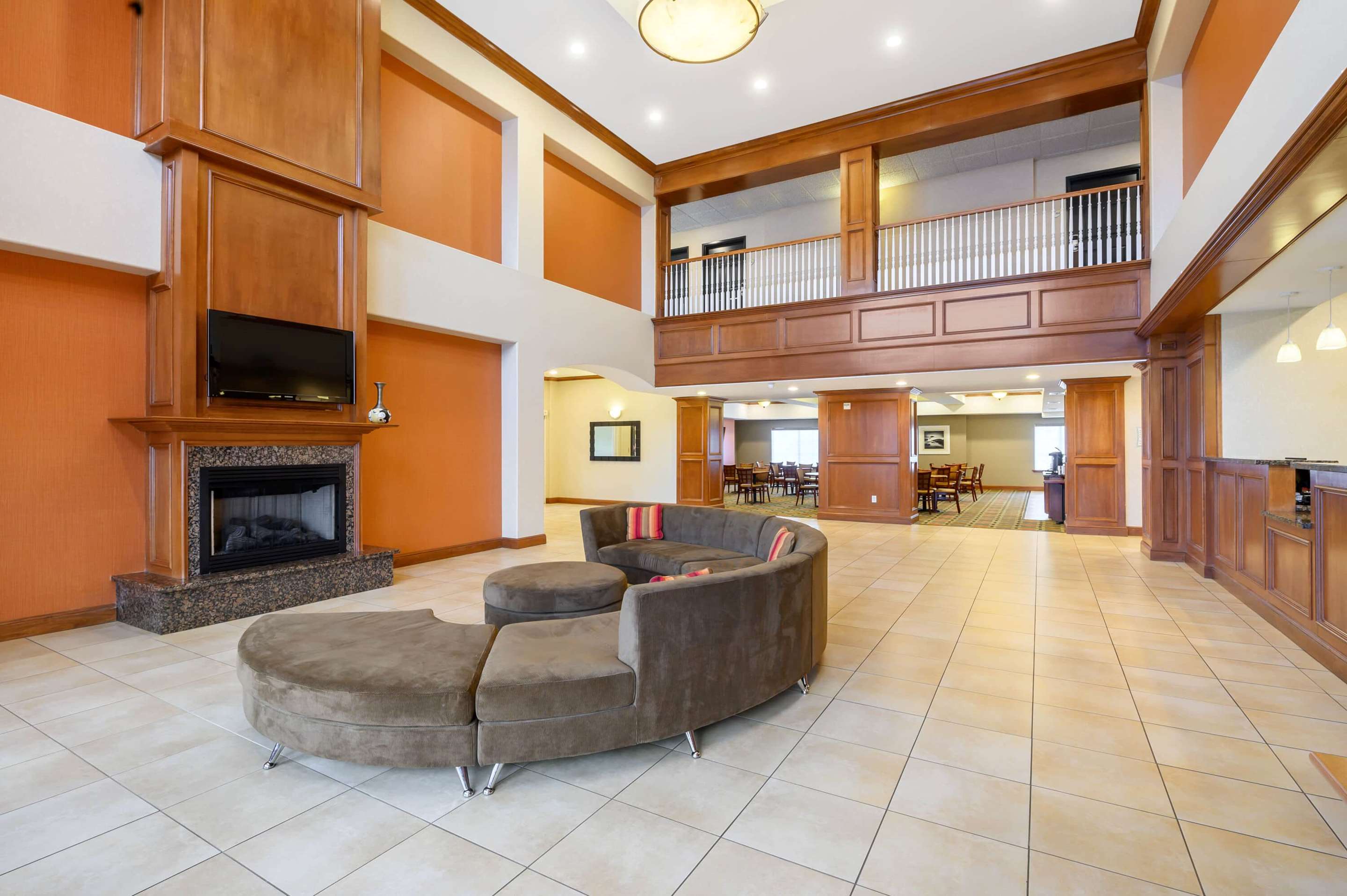 Lobby | La Quinta Inn & Suites by Wyndham Longview North