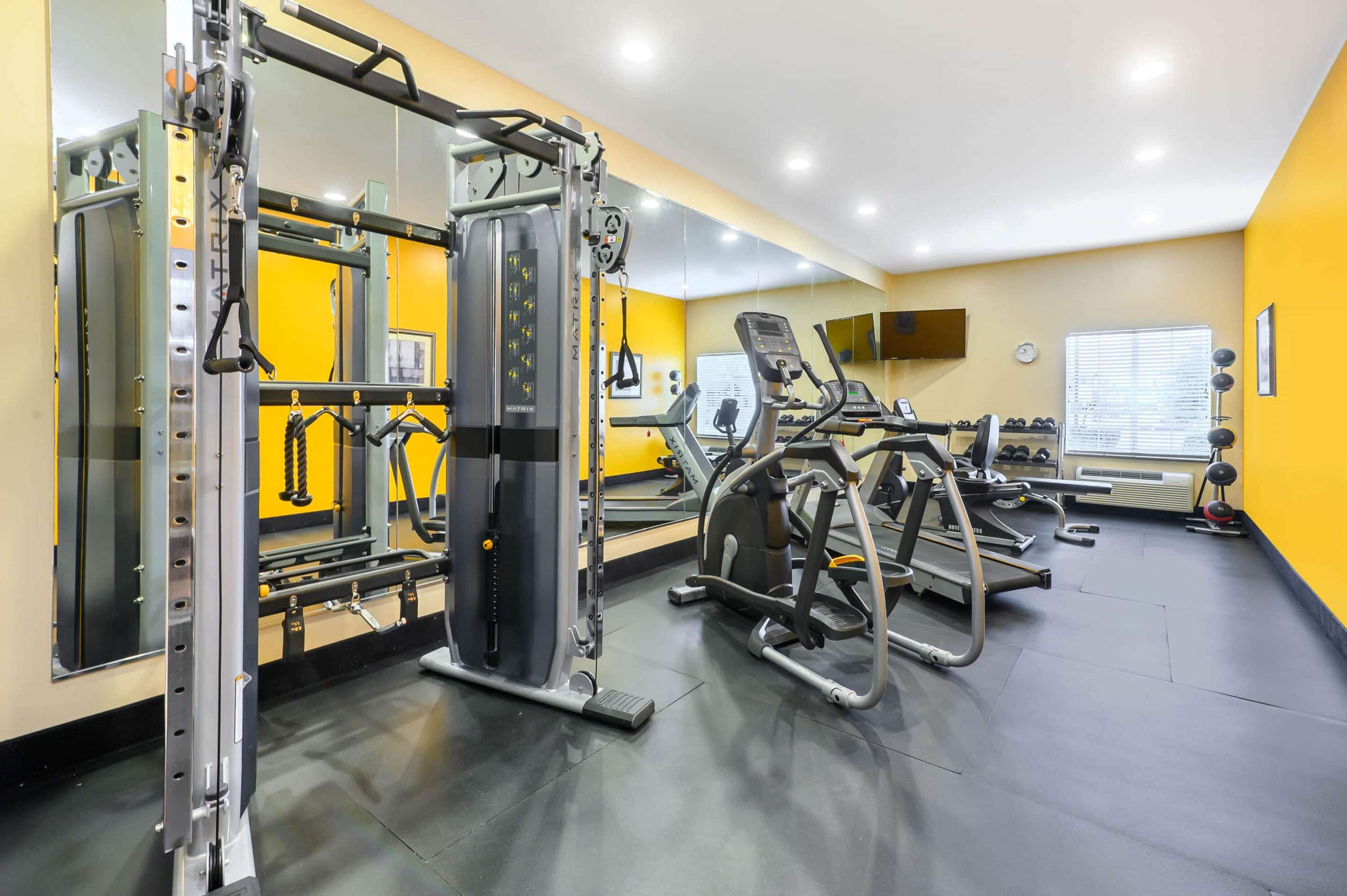 Health club fitness center gym | La Quinta Inn & Suites by Wyndham Longview North