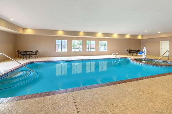 Pool - La Quinta Inn & Suites North Longview