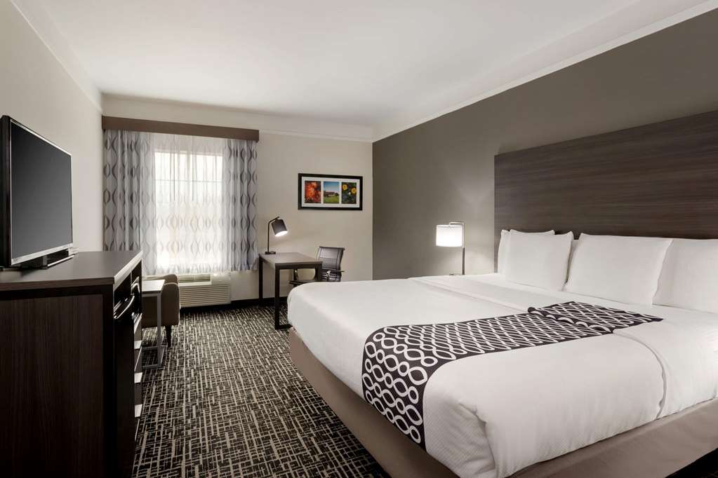 LA QUINTA INN STE LONGVIEW SOUTH-guestroom-Guest Room,On-Site.jpg