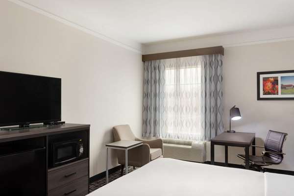  - La Quinta Inn & Suites Longview - I-20, Exit 596