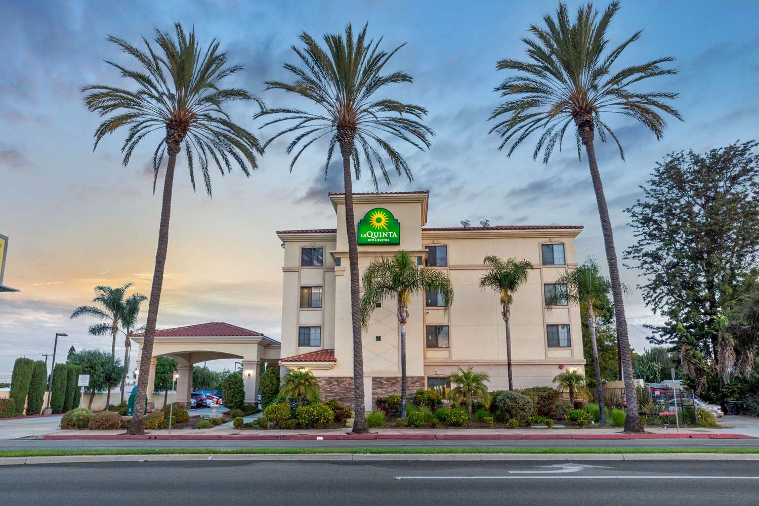 La Quinta Inn & Suites Hawaiian Gardens, CA See Discounts