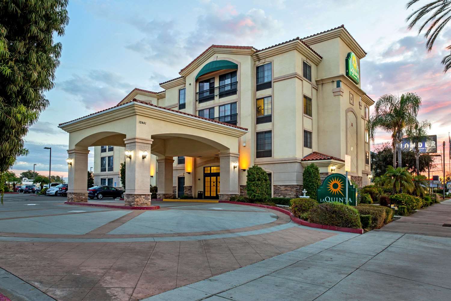 La Quinta Inn & Suites Hawaiian Gardens, CA See Discounts