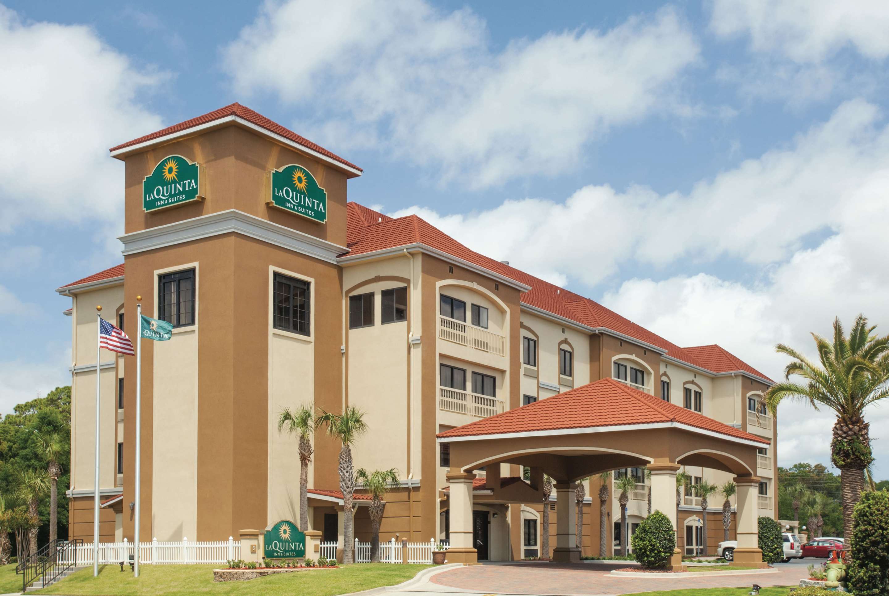 Exterior | La Quinta Inn & Suites by Wyndham Fort Walton Beach