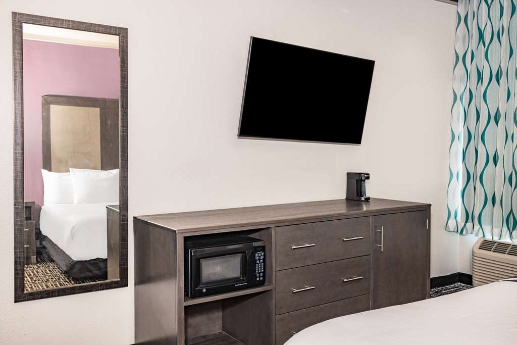 LA QUINTA INN STE NORFOLK AP-guestroom-Guest Room,Suite,On-Site.jpg