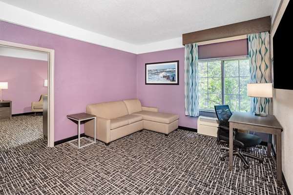  - La Quinta Inn & Suites Norfolk - I-64, Exit 281