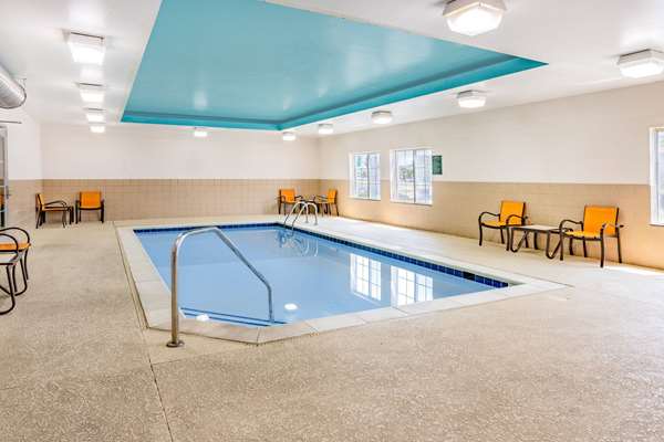Pool - La Quinta Inn & Suites Norfolk - I-64, Exit 281