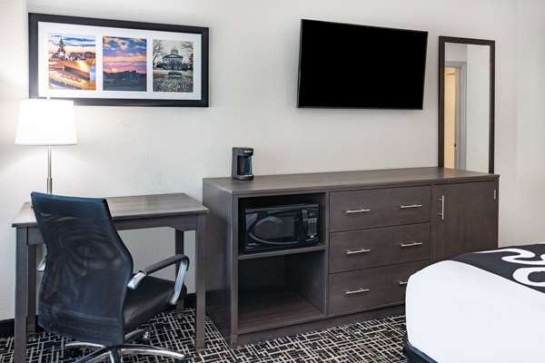  - La Quinta Inn & Suites Norfolk - I-64, Exit 281