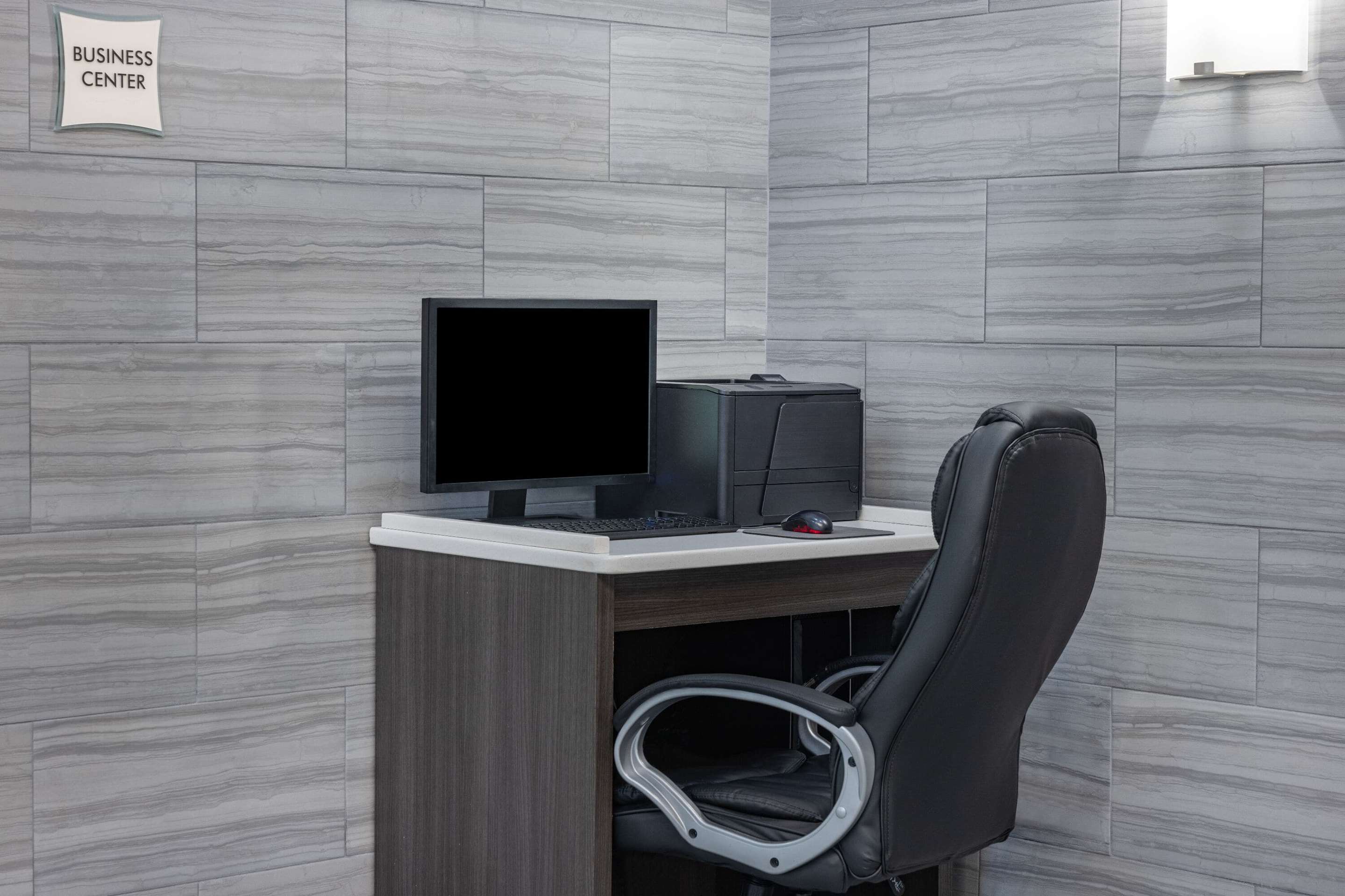 Business Center | La Quinta Inn & Suites by Wyndham Norfolk