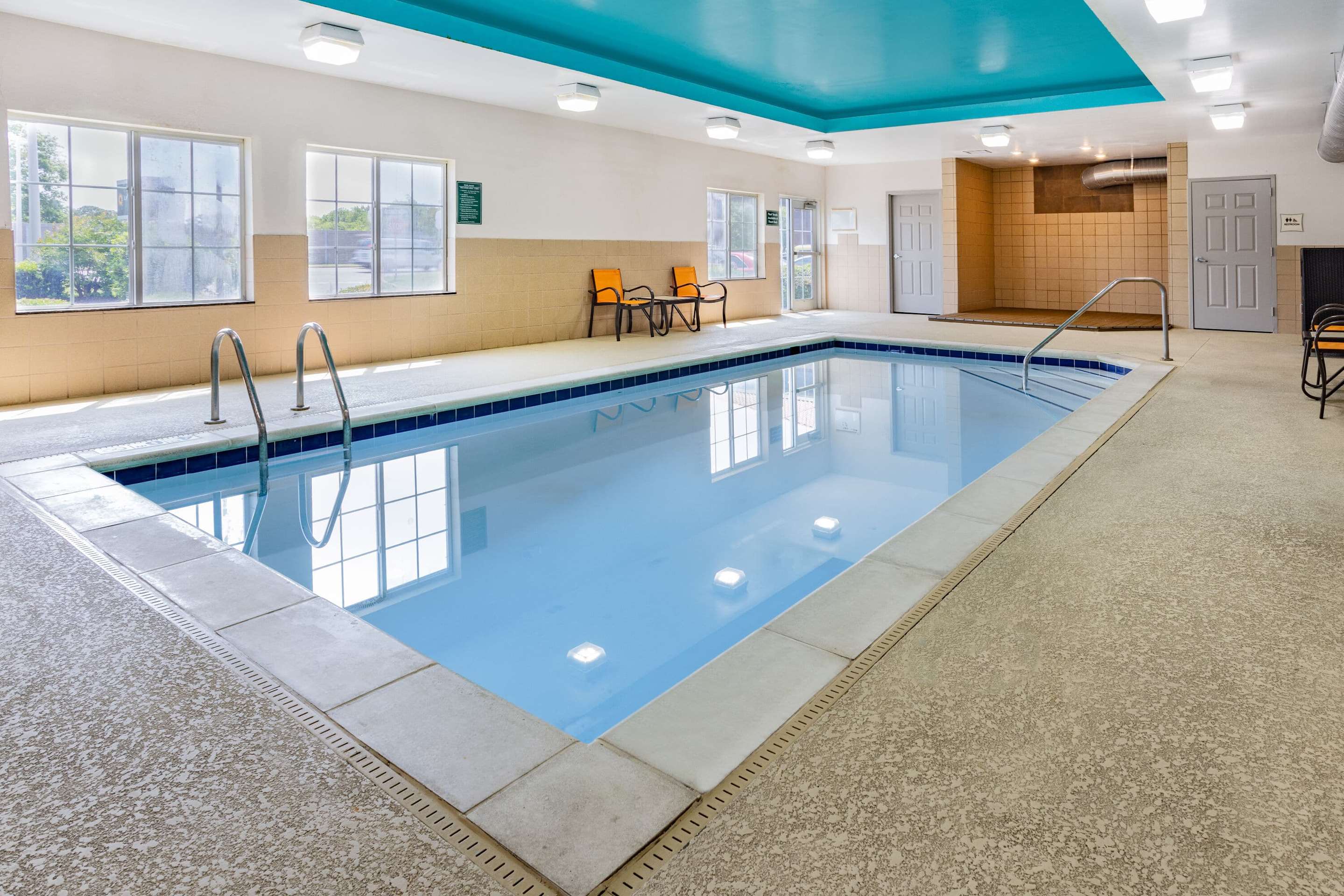 Pool | La Quinta Inn & Suites by Wyndham Norfolk